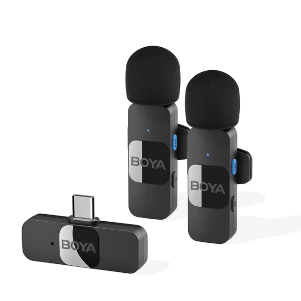 Microfone de lapela sem fio Boya BY-V2 2.4G Digital, compatível com iPhone e iPad, ideal para gravações, entrevistas e podcasts. Design compacto, som profissional e conexão omnidirecional para criadores de conteúdo. Disponível na GangaHub