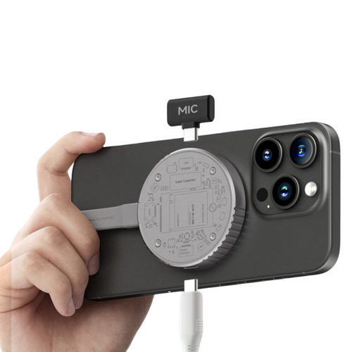 Expanda o armazenamento do seu iPhone 15 com o Case ProCapture. Este case NVMe oferece até 2 TB para vídeos 4K ProRes, ideal para criadores de conteúdo. Com tecnologia USB3.2 Gen2, transfira dados rapidamente. Compatível com MagSafe, é perfeito para fotógrafos e cineastas em movimento.