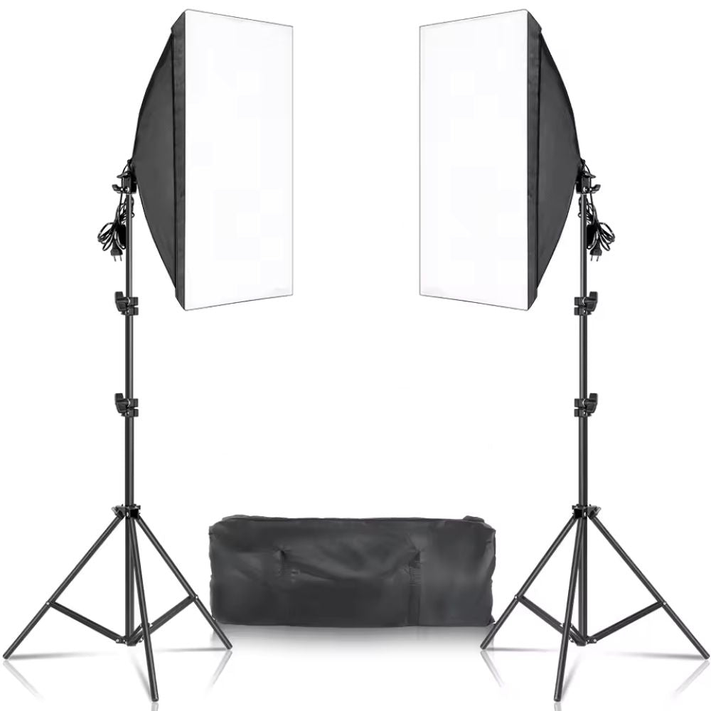 Imagem do ProLight Studio, um softbox de iluminação profissional projetado para estúdios fotográficos. Este softbox oferece iluminação suave e uniforme, reduzindo sombras indesejadas em retratos e fotografias de produtos. Equipado com um tripé ajustável para maior flexibilidade de uso, é compatível com lâmpadas E27, permitindo personalizar a intensidade e temperatura da luz conforme necessário. Ideal para fotógrafos e criadores de conteúdo que buscam uma configuração de iluminação contínua de alta qualidade
