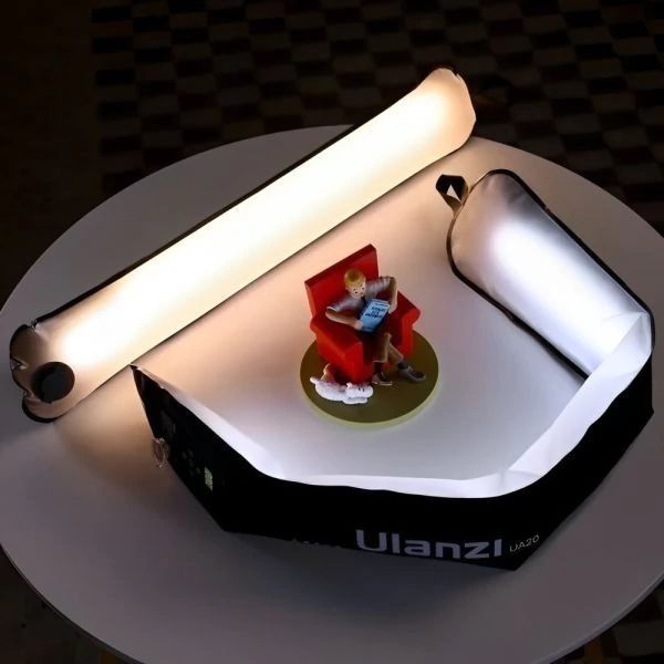 Descubra o Ulanzi ColorBlaze, o tubo de iluminação LED magnético perfeito para fotógrafos profissionais e criadores de conteúdo que buscam inovação em iluminação bicolor. Este tubo de iluminação portátil oferece uma versatilidade incrível, permitindo um ajuste preciso da temperatura de cor de 2700K a 6500K, ajudando na criação da atmosfera perfeita para cada cena, seja em fotografia de estúdio ou filmagens ao ar livre.